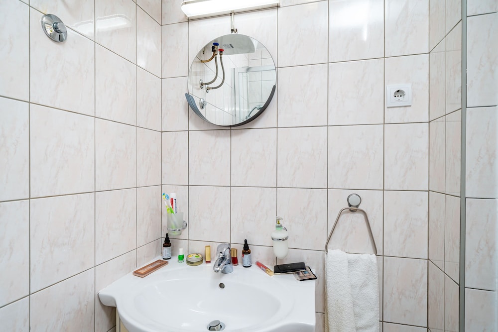 Jele Rooms 44/50