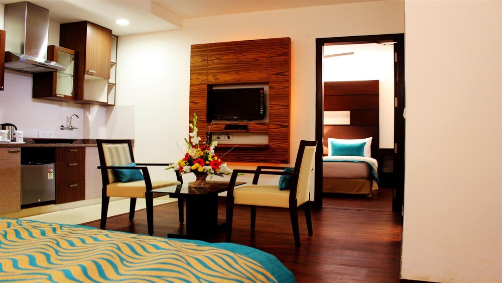 Stately Suites, Golf Course Road 29/58