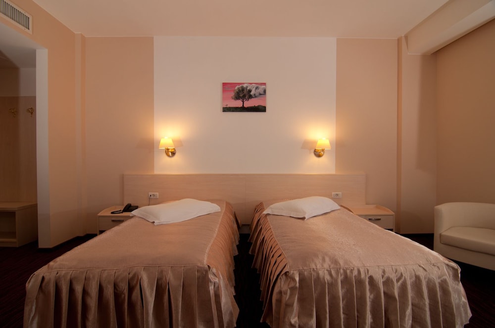 Hotel Nevis Wellness And Spa 4/25