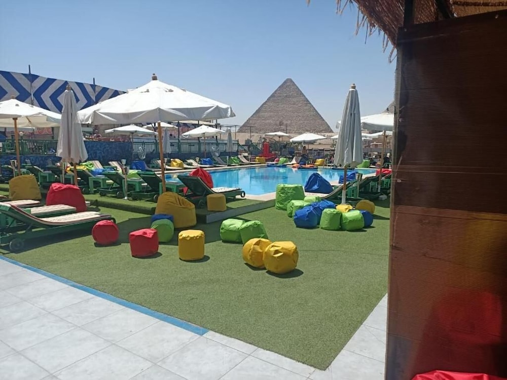 Regency Pyramids View Hotel 50/57