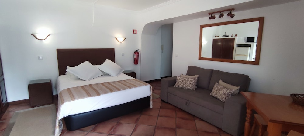 CASA DA CAPELINHA 12/66