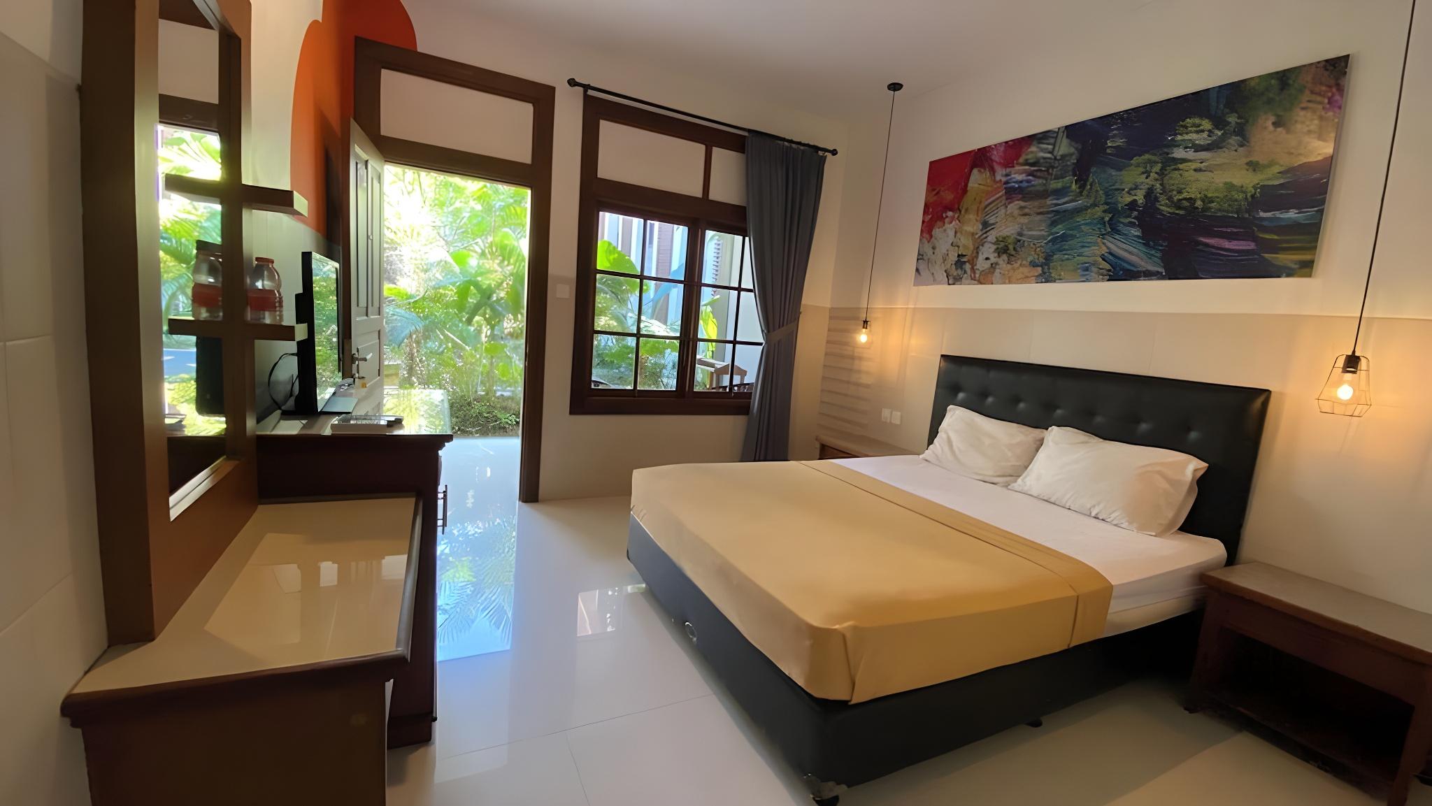 Superior, King and Twin Beds, Garden Access