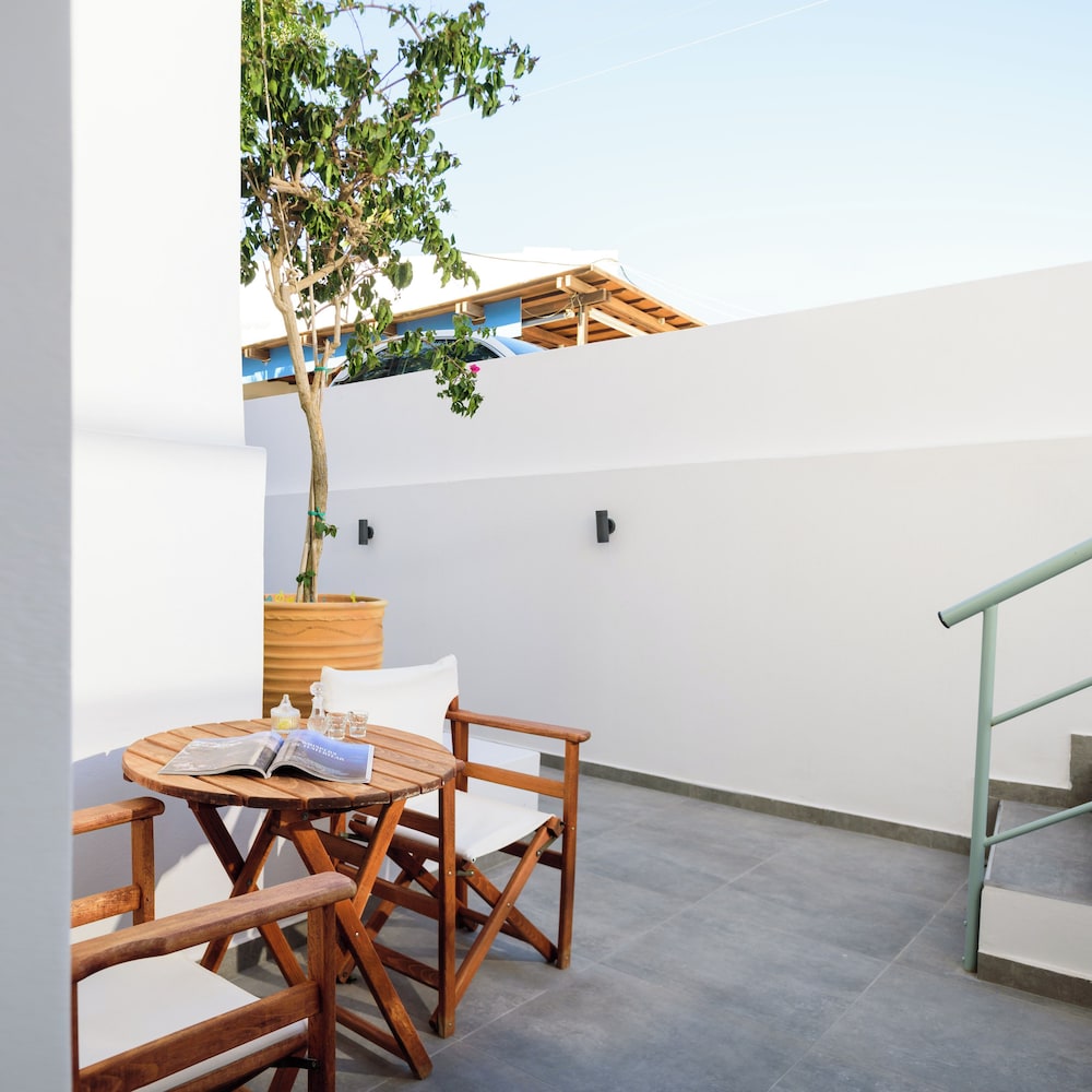Karidis Hotel 42/48