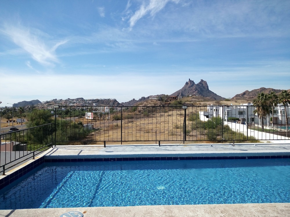 Los Jitos Hotel & Suites 38/56