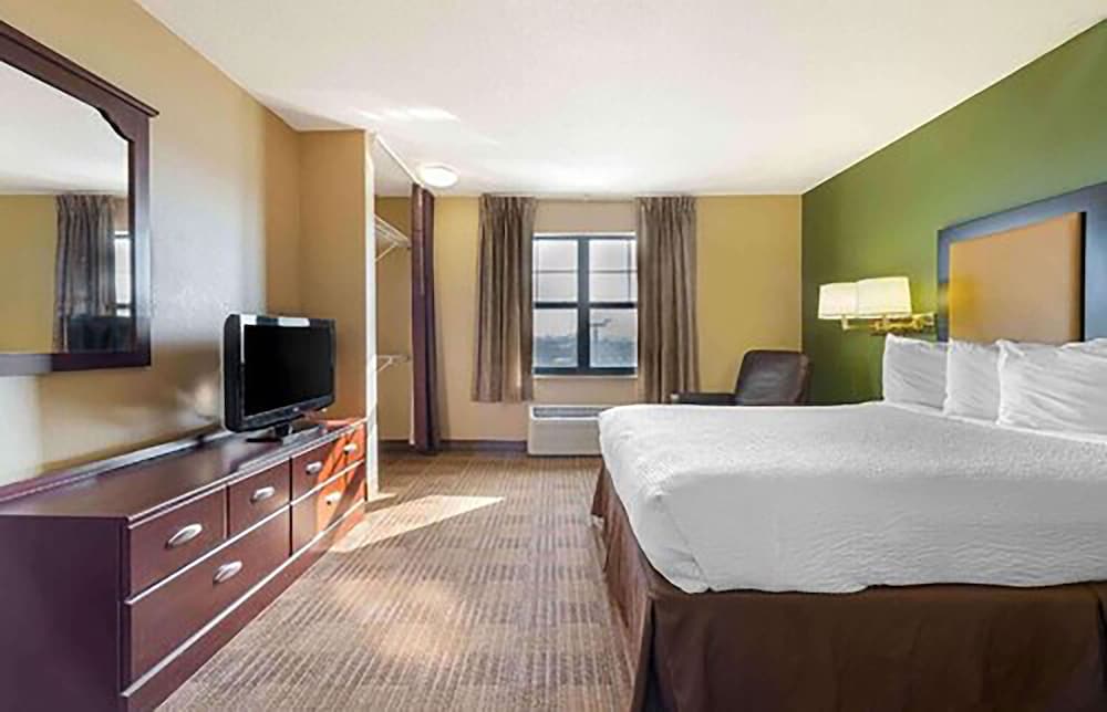 ROOM, KING BED