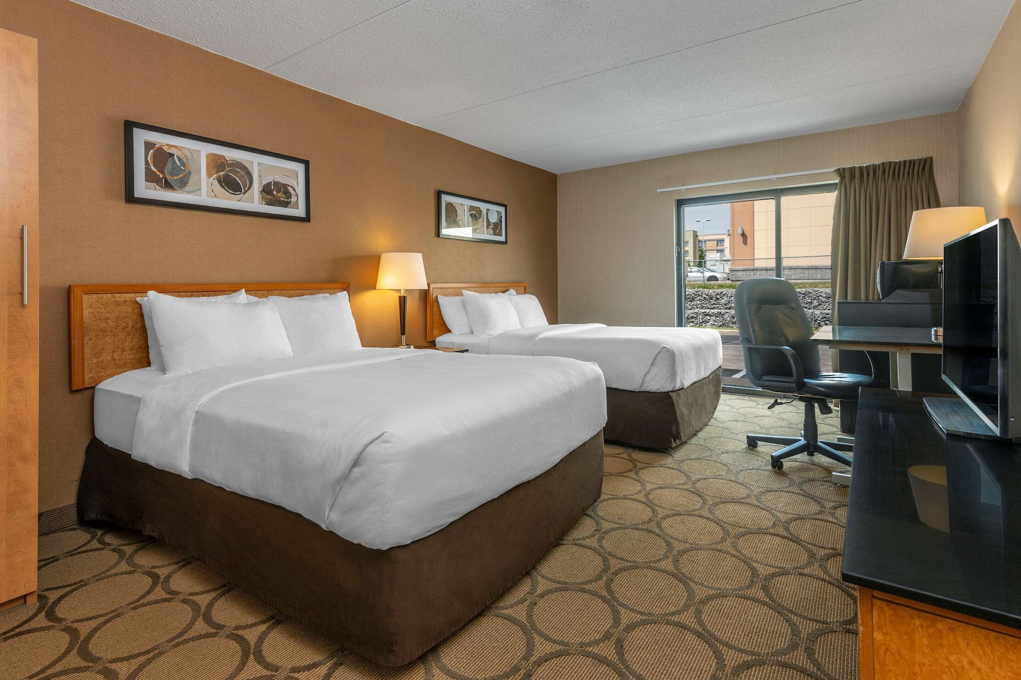 غرفة ديلوكس بسريرين مزدوجين في الطابق الأرضي، Comfort Inn Chicoutimi 7/9
