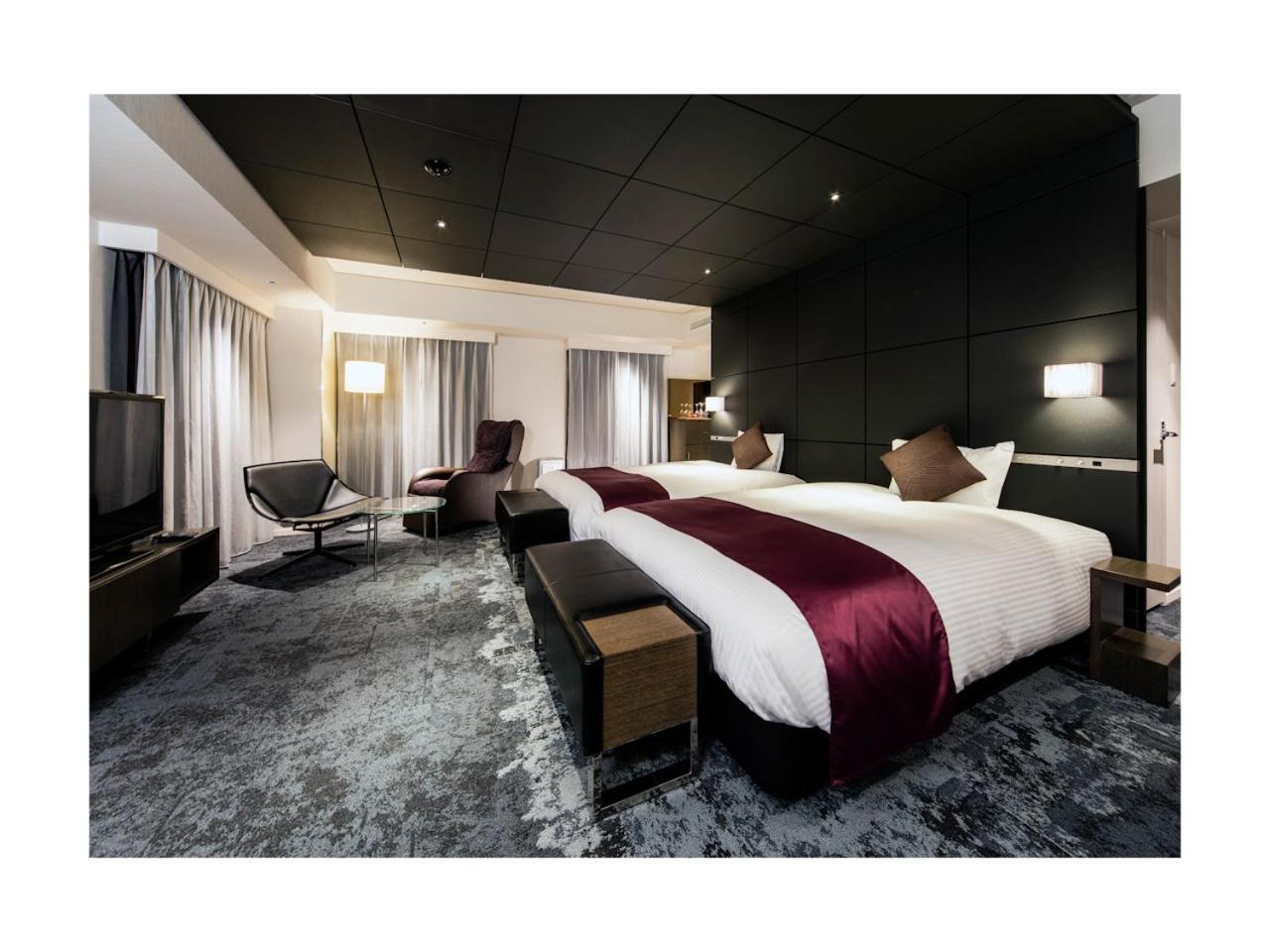 3 Bedrooms, Suite