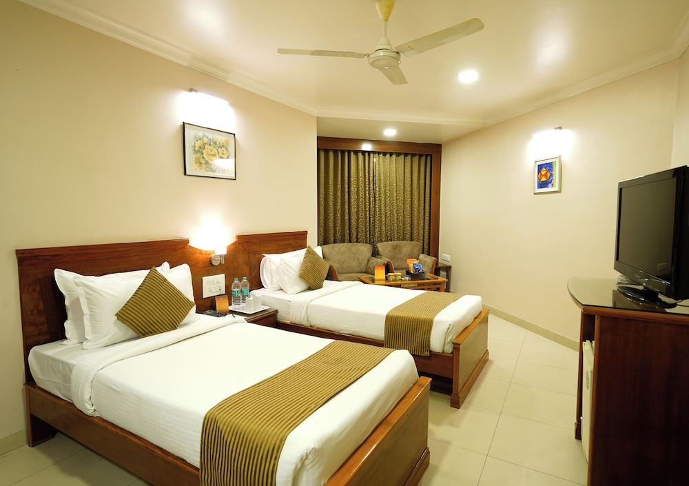 Hotel Mayura 10/50