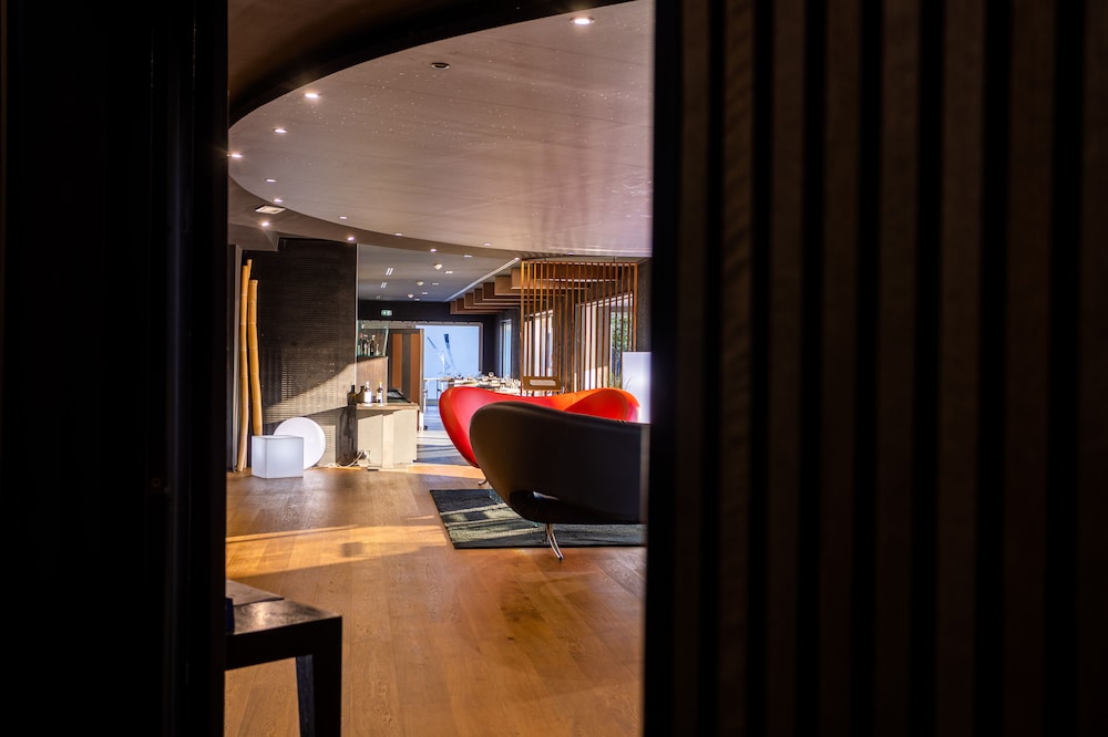Black Hotel Rome 42/60