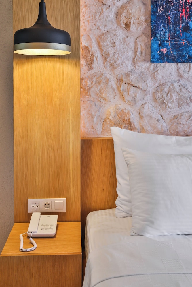 Atalante Hotel 20/50