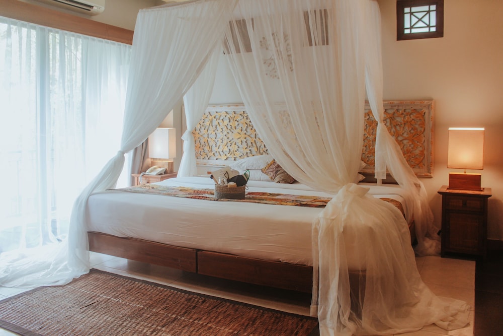 DELUXE, DOUBLE BED