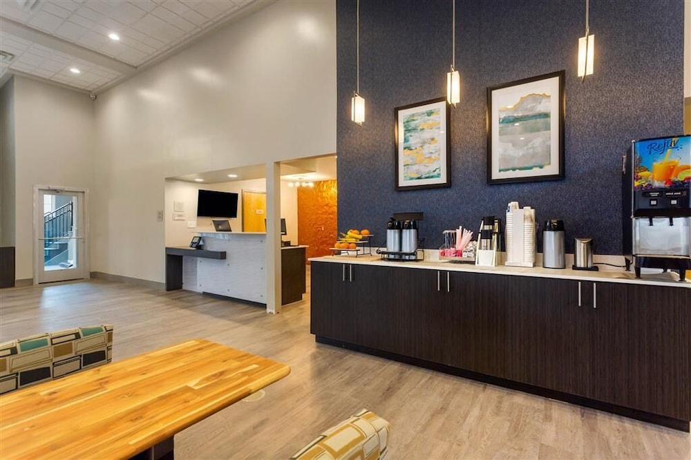 Days Inn & Suites by Wyndham Bowling Green 4/46