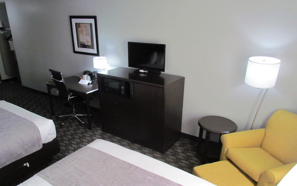 Oak Hill Inn and Suites 26/62
