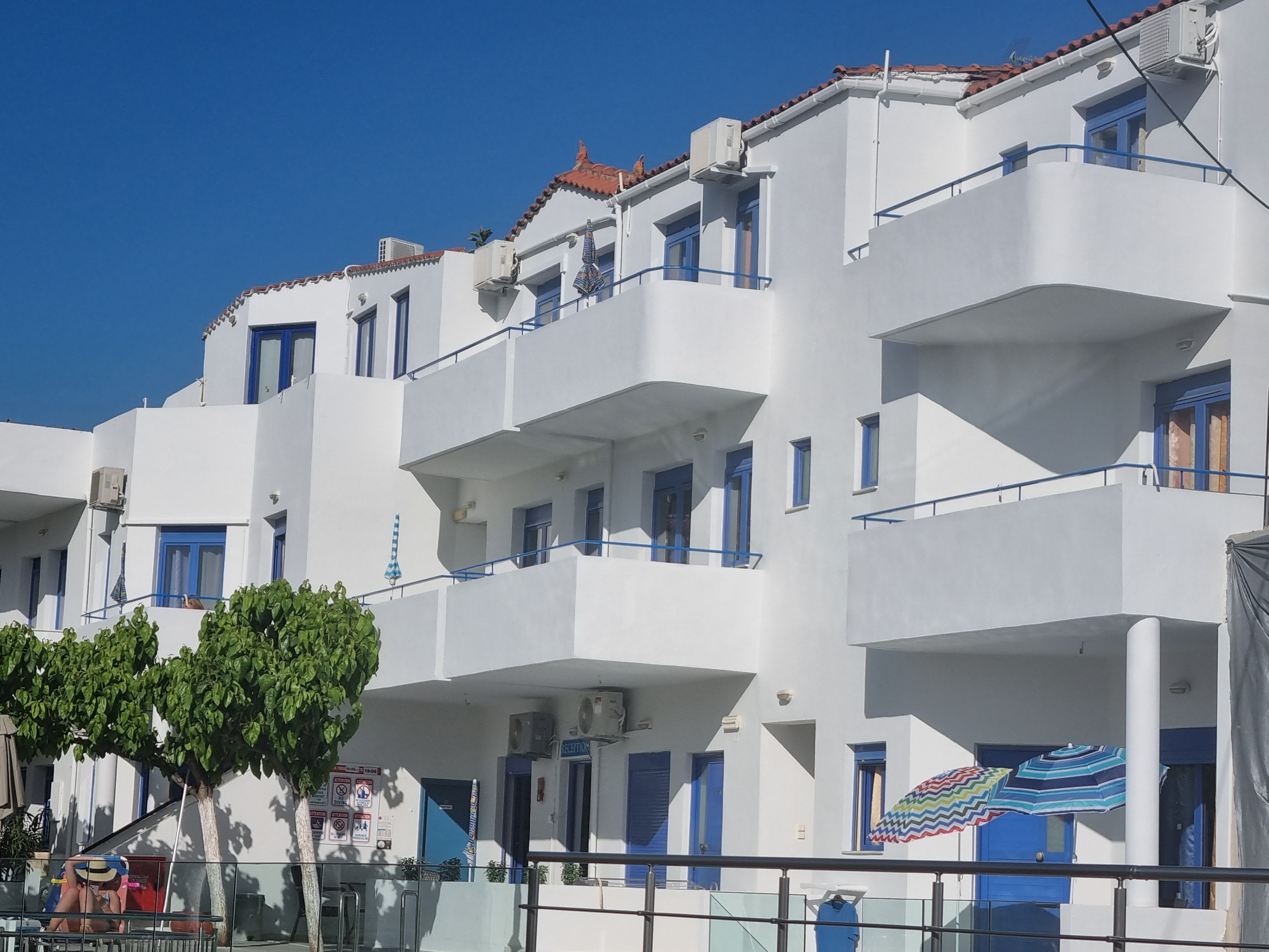 Leonidas Apartments 2/47