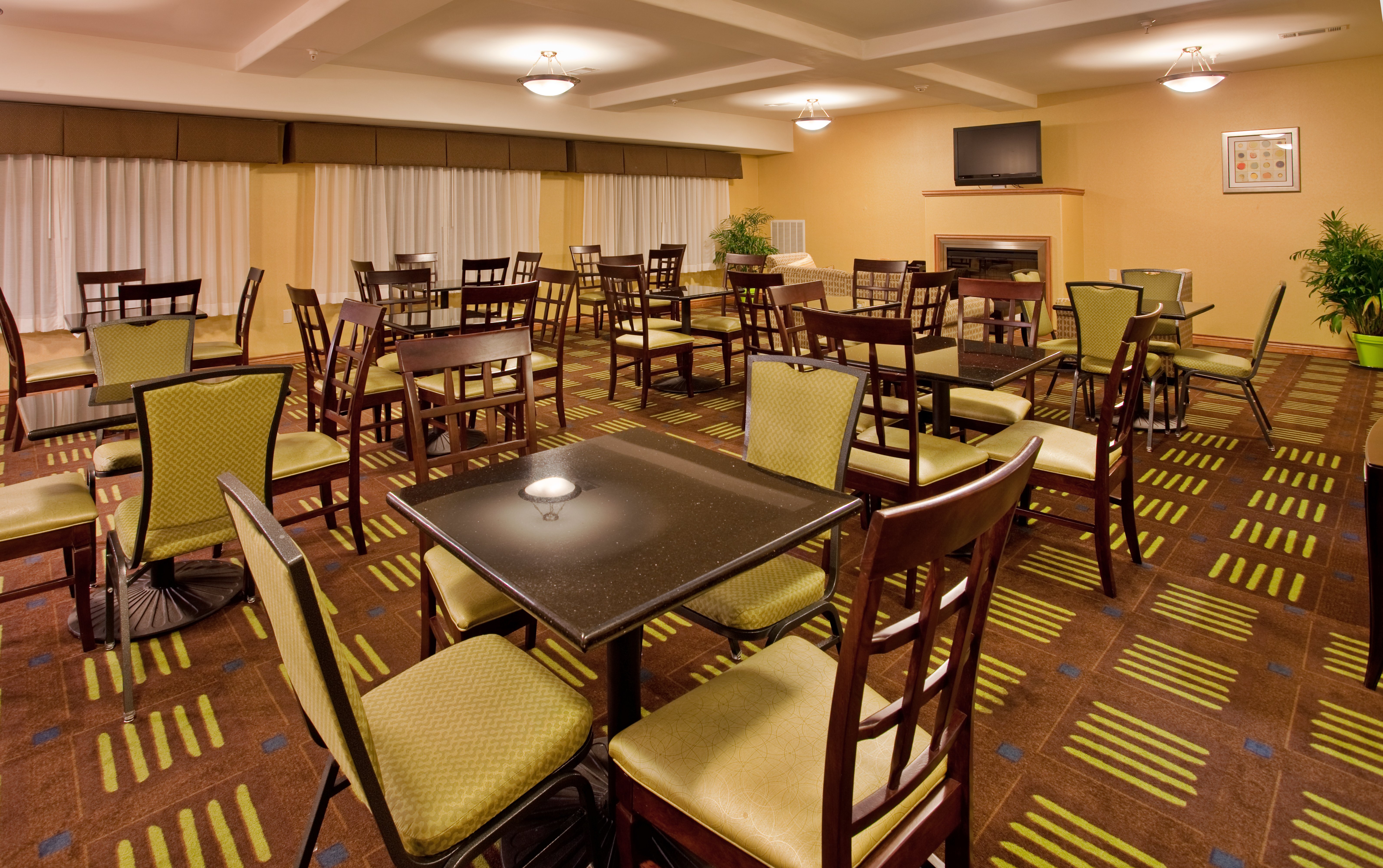 Holiday Inn Express Hotel Amp Stes Kansas City Sports Complex 45/55