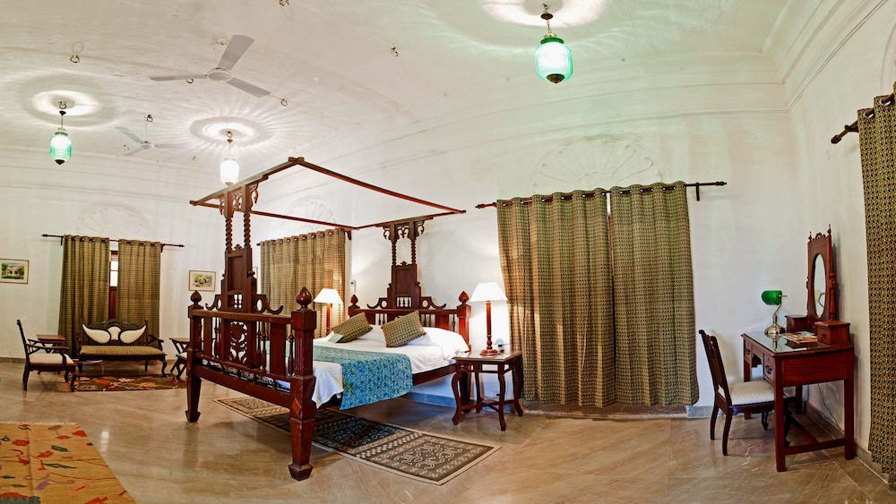 Neemrana's - Deo Bagh 26/48