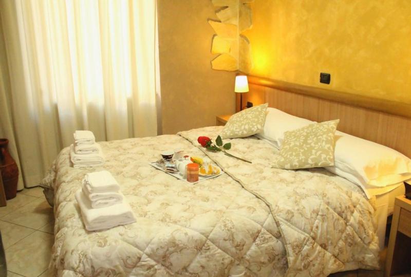 HOTEL DELLA POSTA 19/83