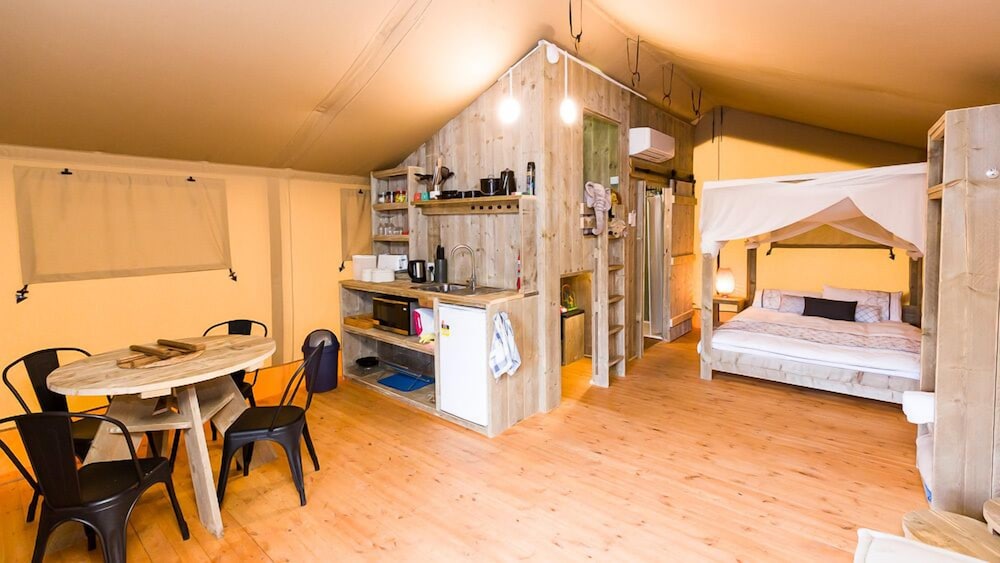 HILLVIEW FARMSTAY 15/65