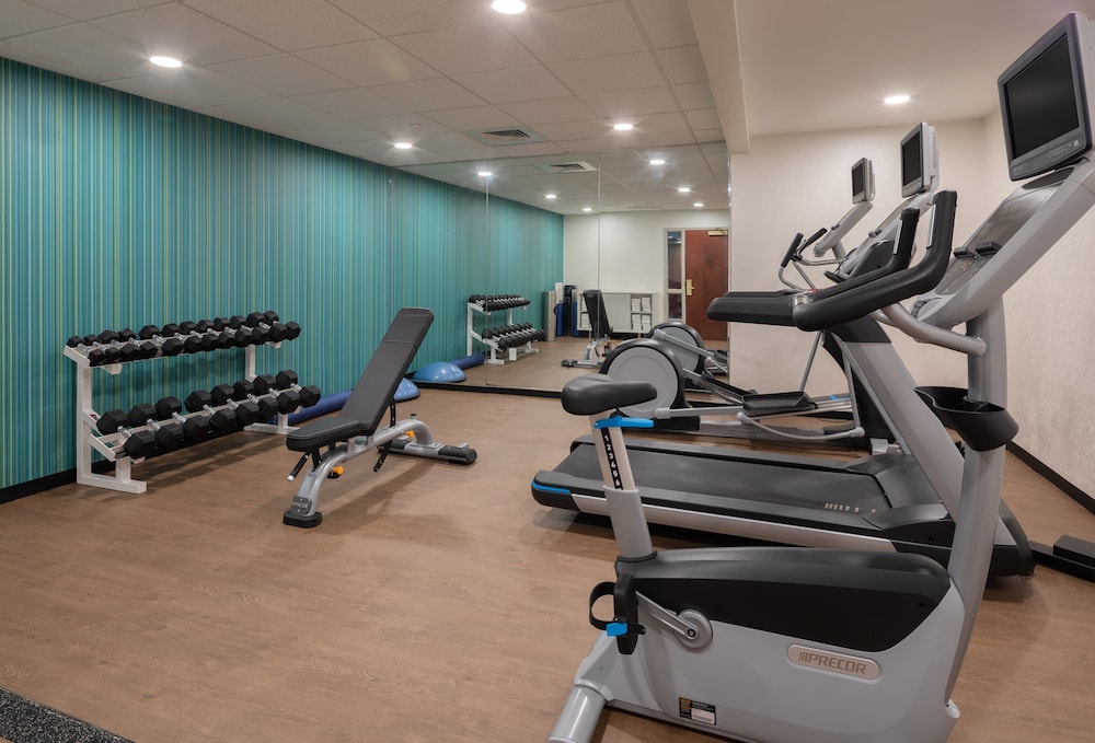 Holiday Inn Express Hotel And Suites Bradley Airport 39/74