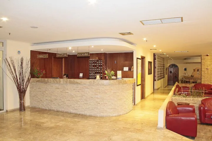 ROSELANDS HOTEL BUNGALOWS 3/43