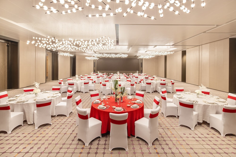 Crowne Plaza Qingdao Jinshui 65/84