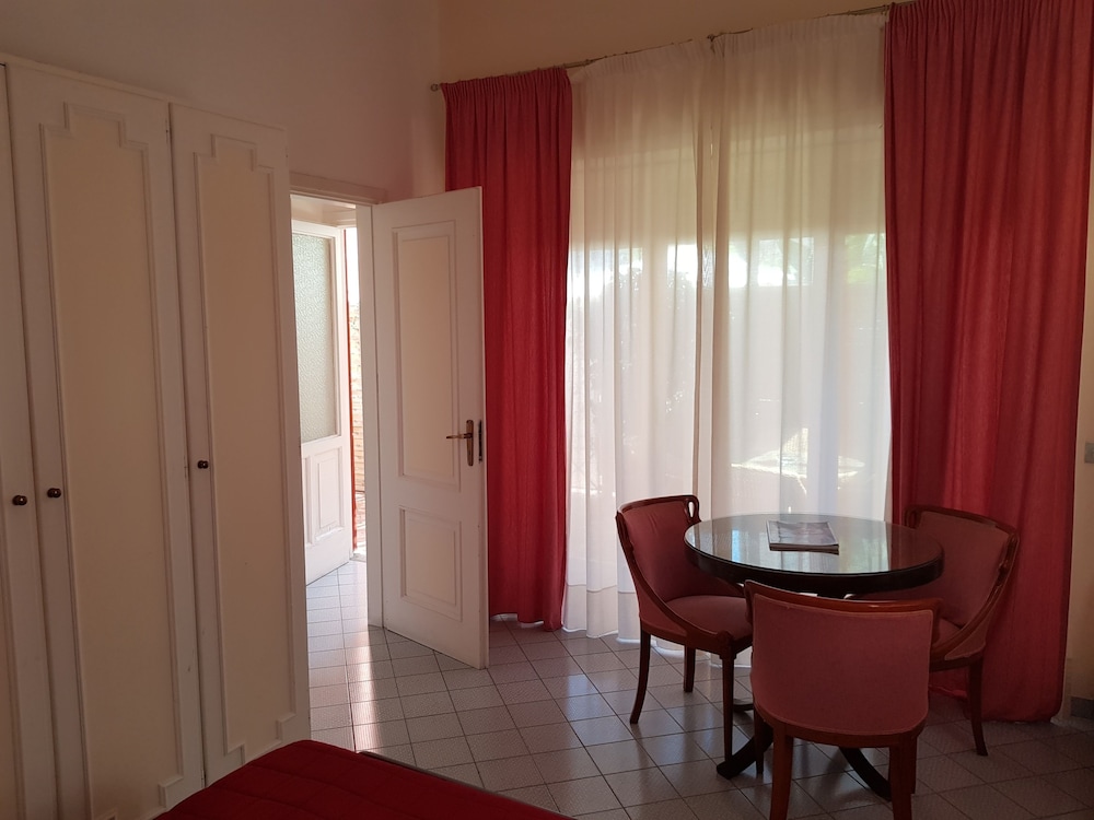 Palatium Mari Hotel 64/75