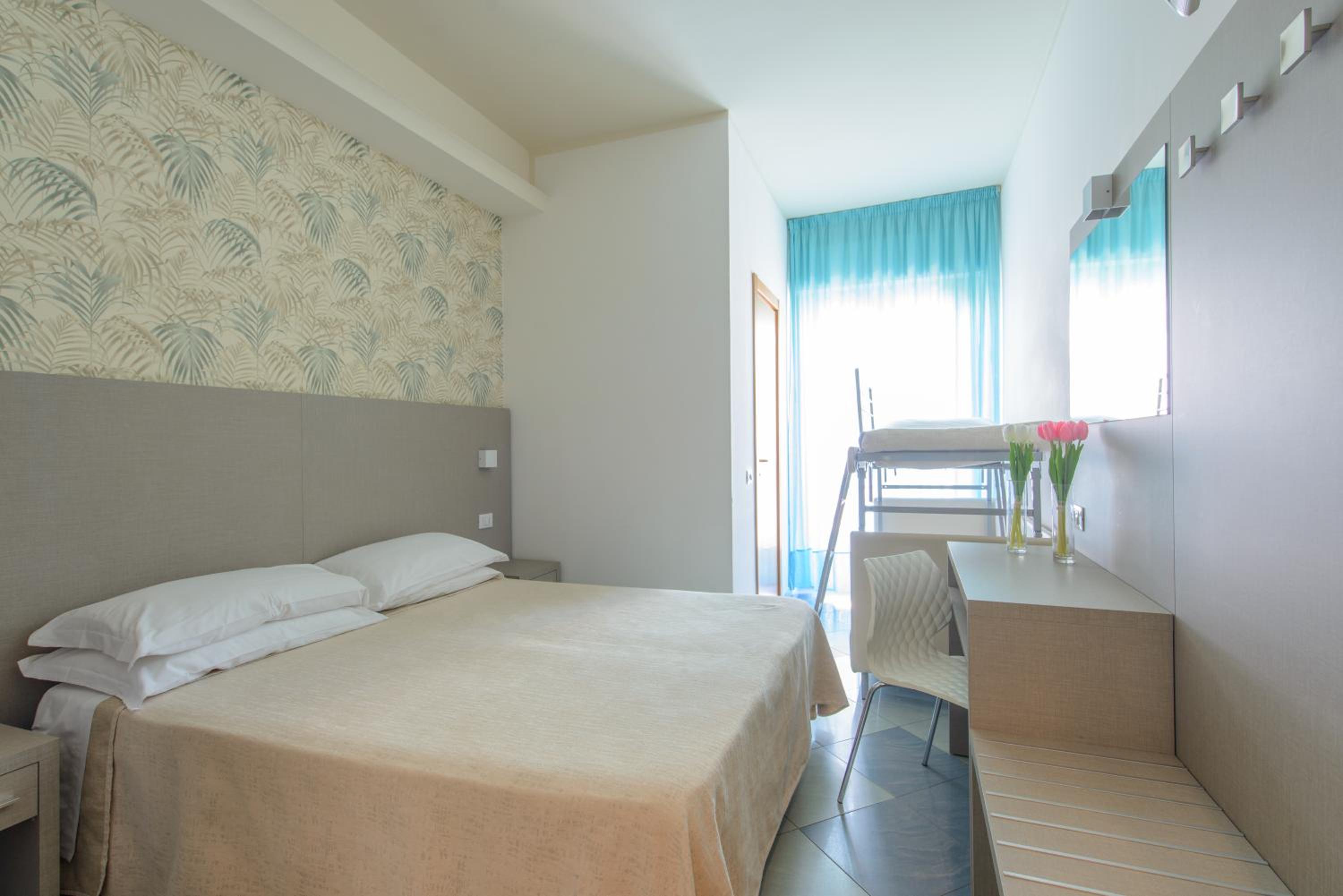 Christian Hotel 13/50