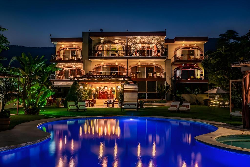 Royal, Suite, Street View, Hot Tub