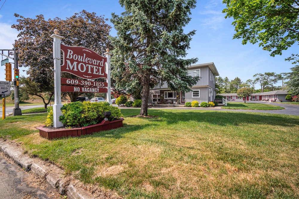 Boulevard Motel 45/63