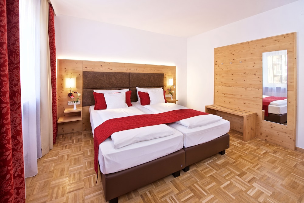 DELUXE, DOUBLE BED