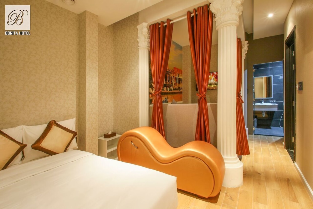 Collection O District 10 - Bonita Grand Hotel 7/50