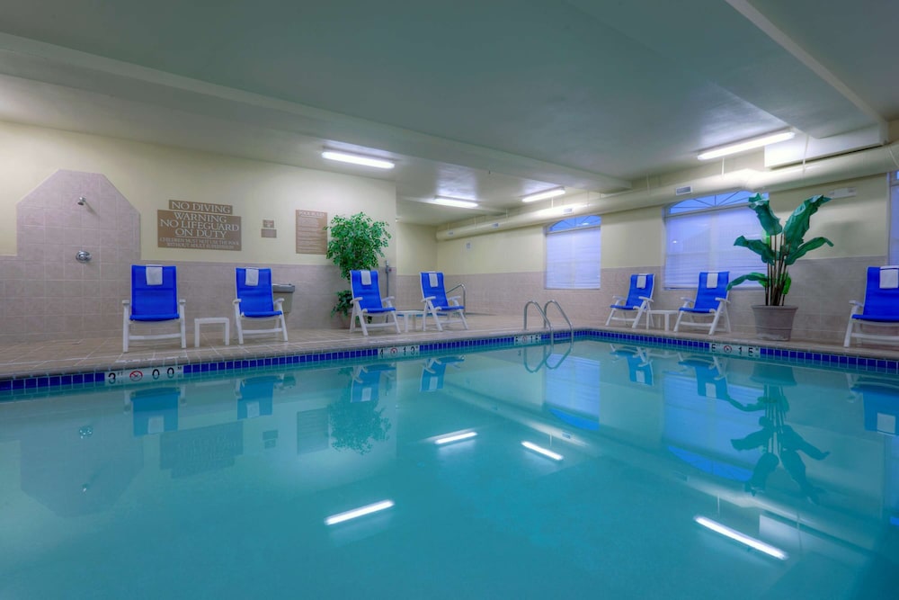 Country Inn & Suites By Radisson, Emporia, VA 1/37