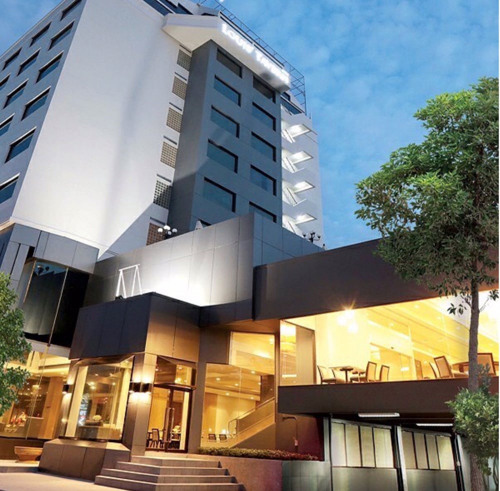LOUIS' TAVERN HOTEL in BANGKOK