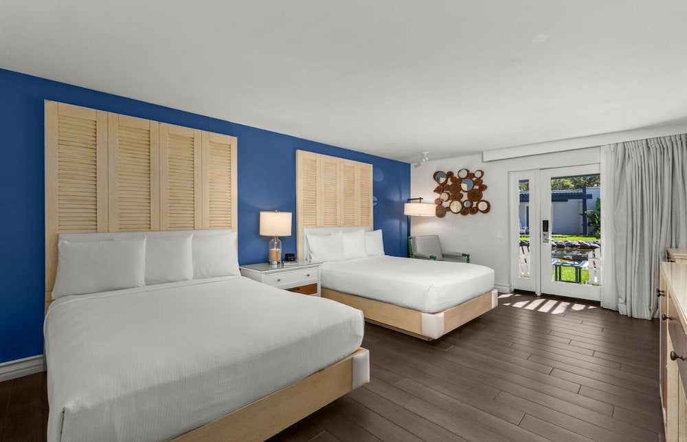 LANAI, GARDEN, PREMIUM, 2 QUEEN BEDS