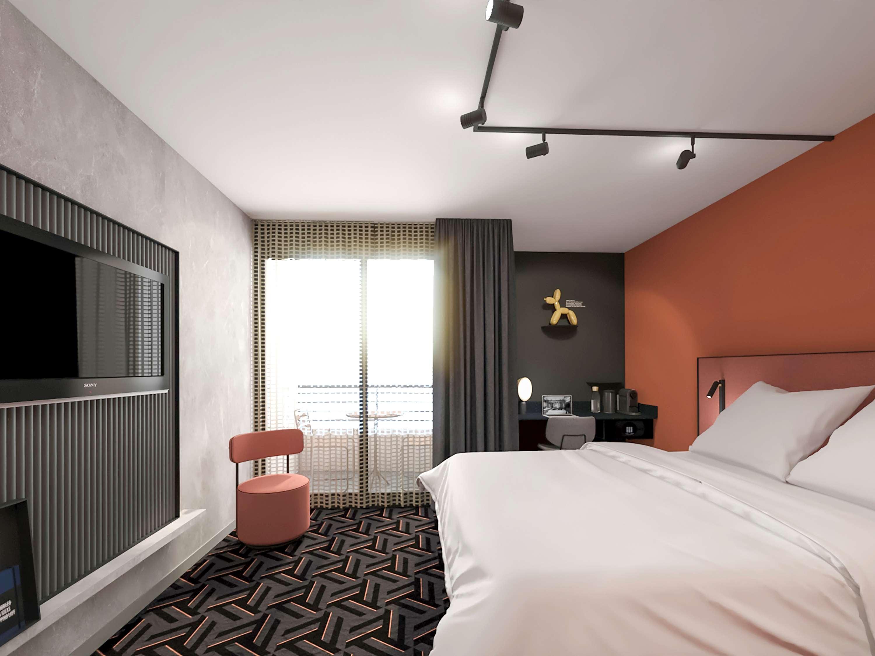 TRIBE ESSENTIAL, TWIN BEDS, COURTYARD SIDE VIEW