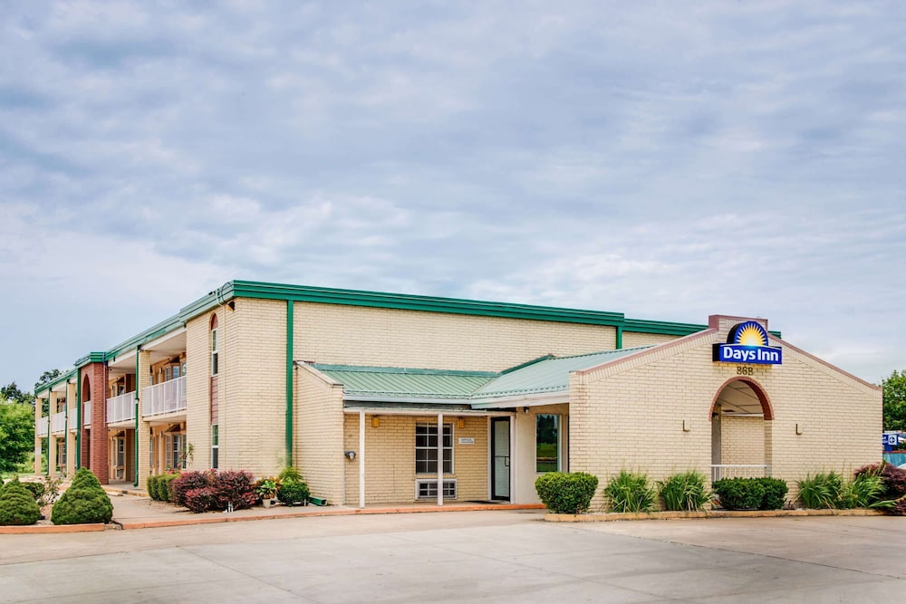 Days Inn by Wyndham Monett 2/25