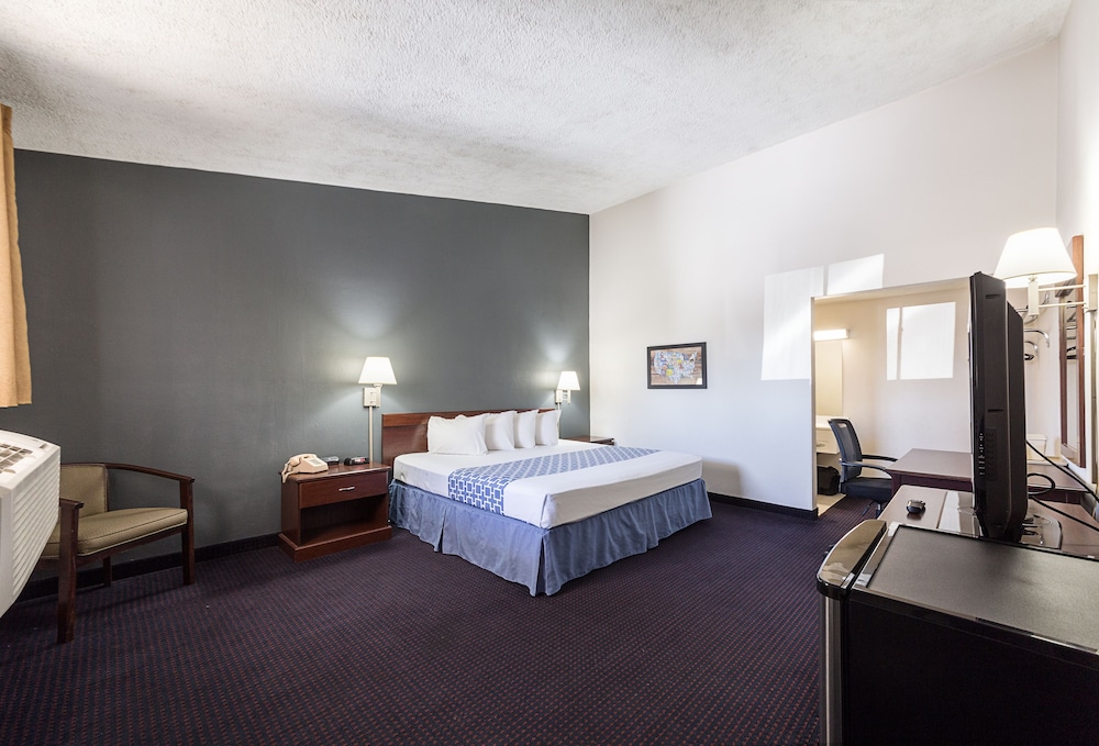 Parkview Inn and Conference Center (ex Econo Lodge) 14/50