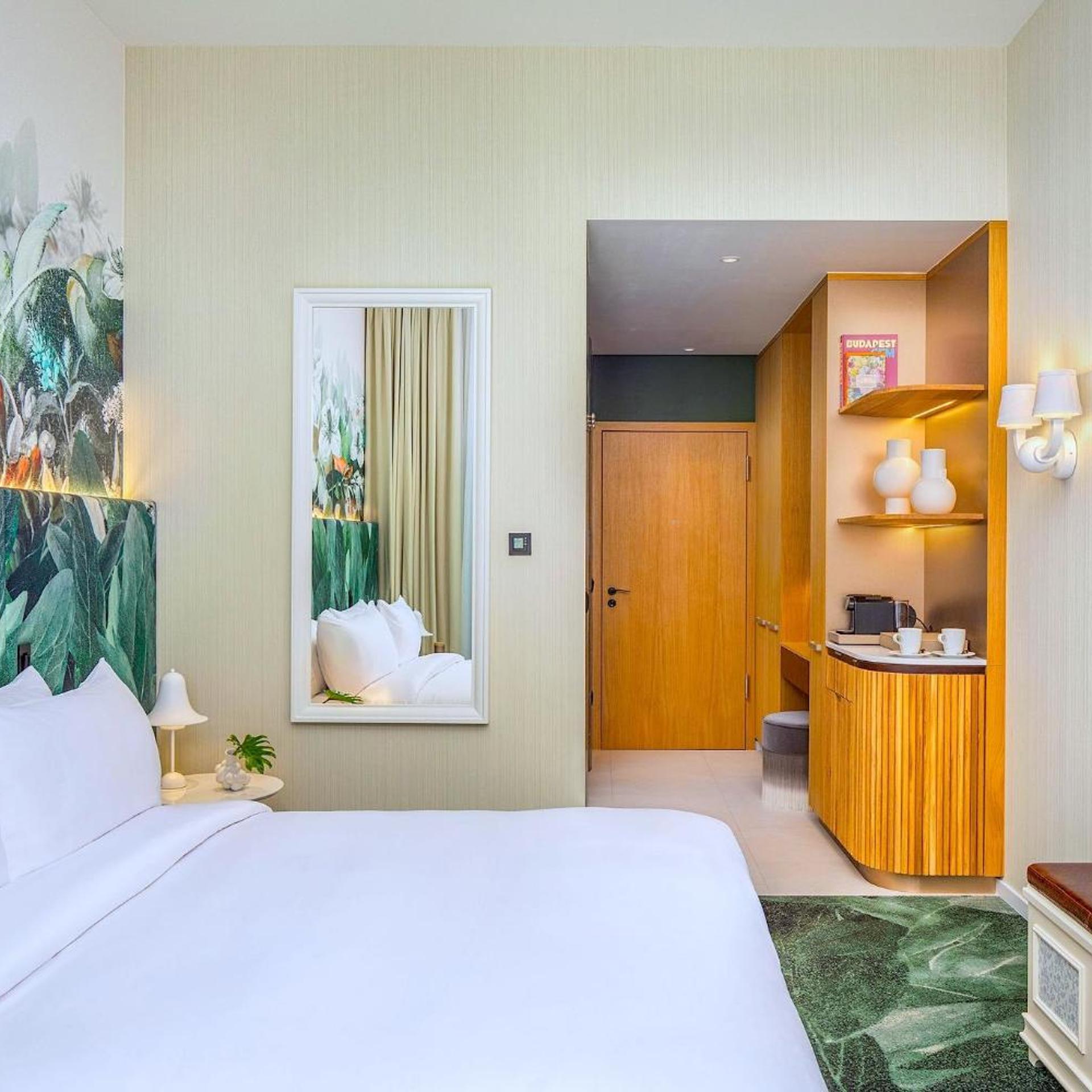 Essential, King Bed, City View
