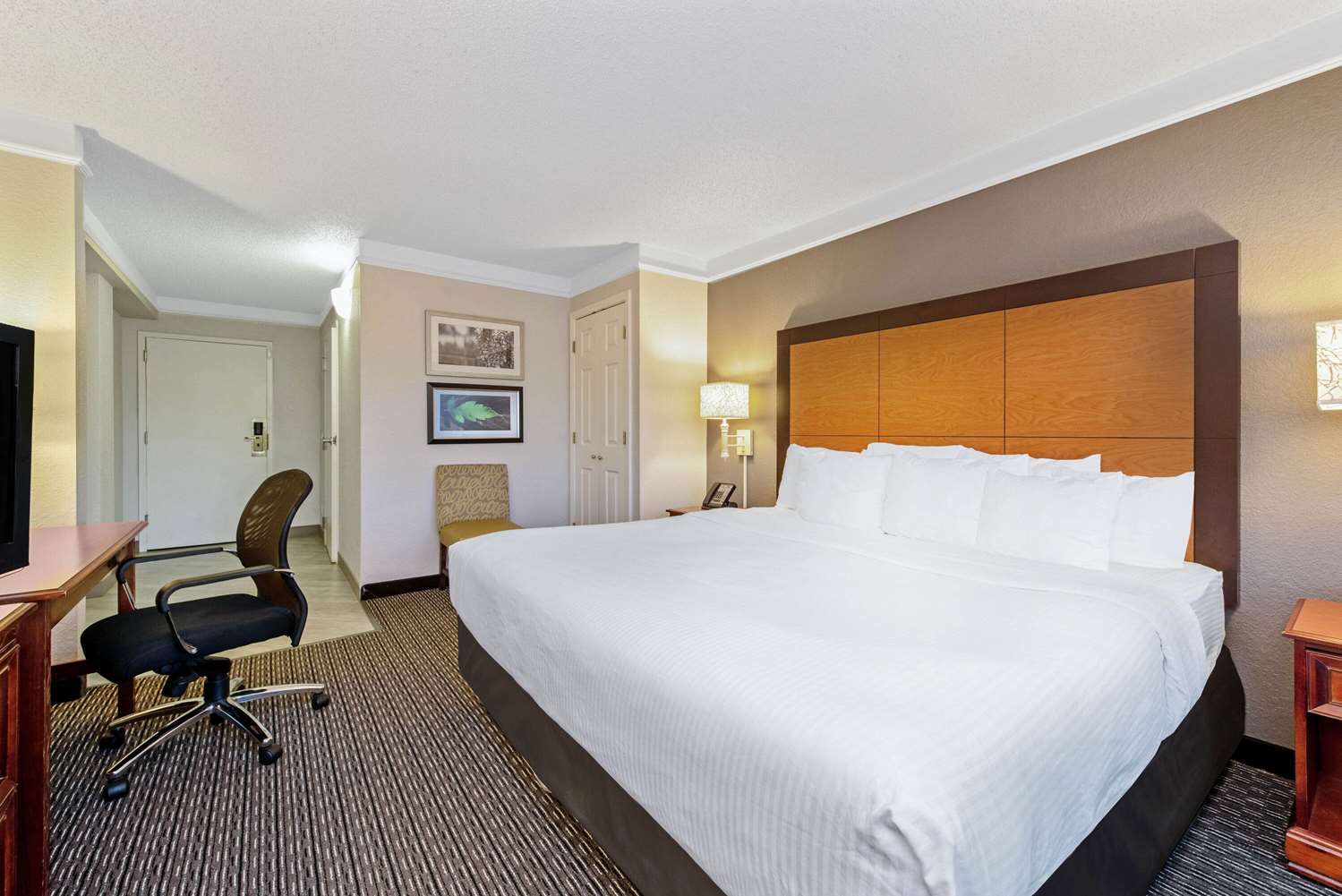 La Quinta Inn Suites New Orleans Airport 13/50