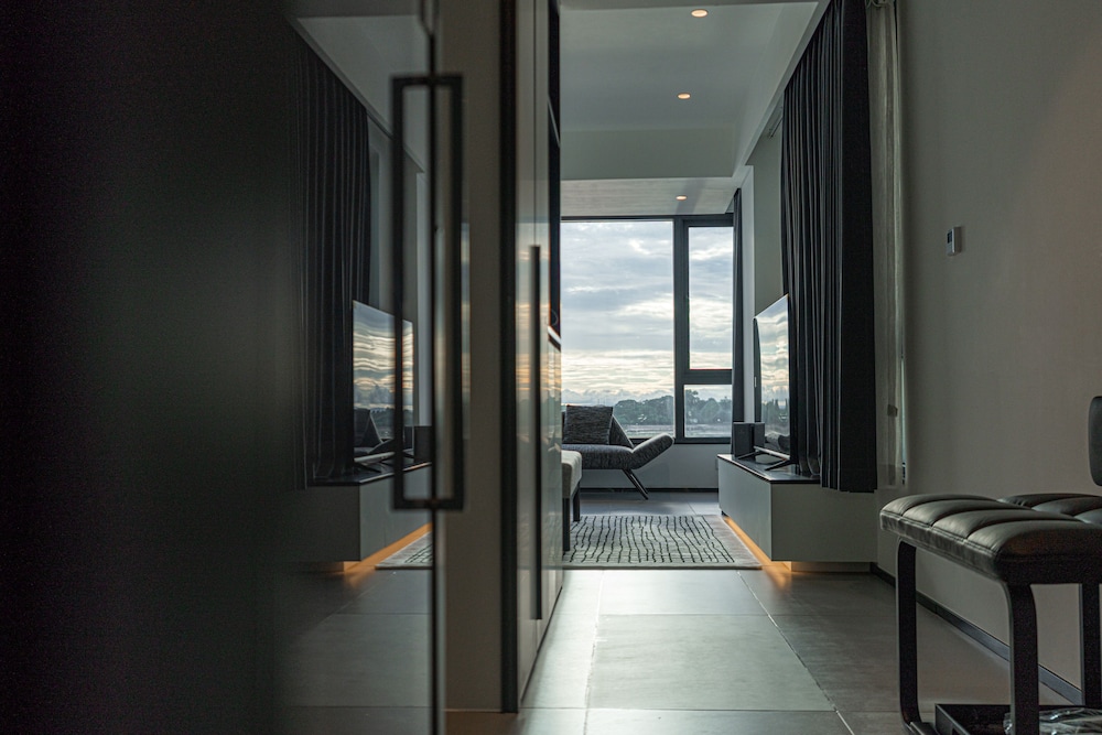 One Riviera Hotel and Residences 45/68