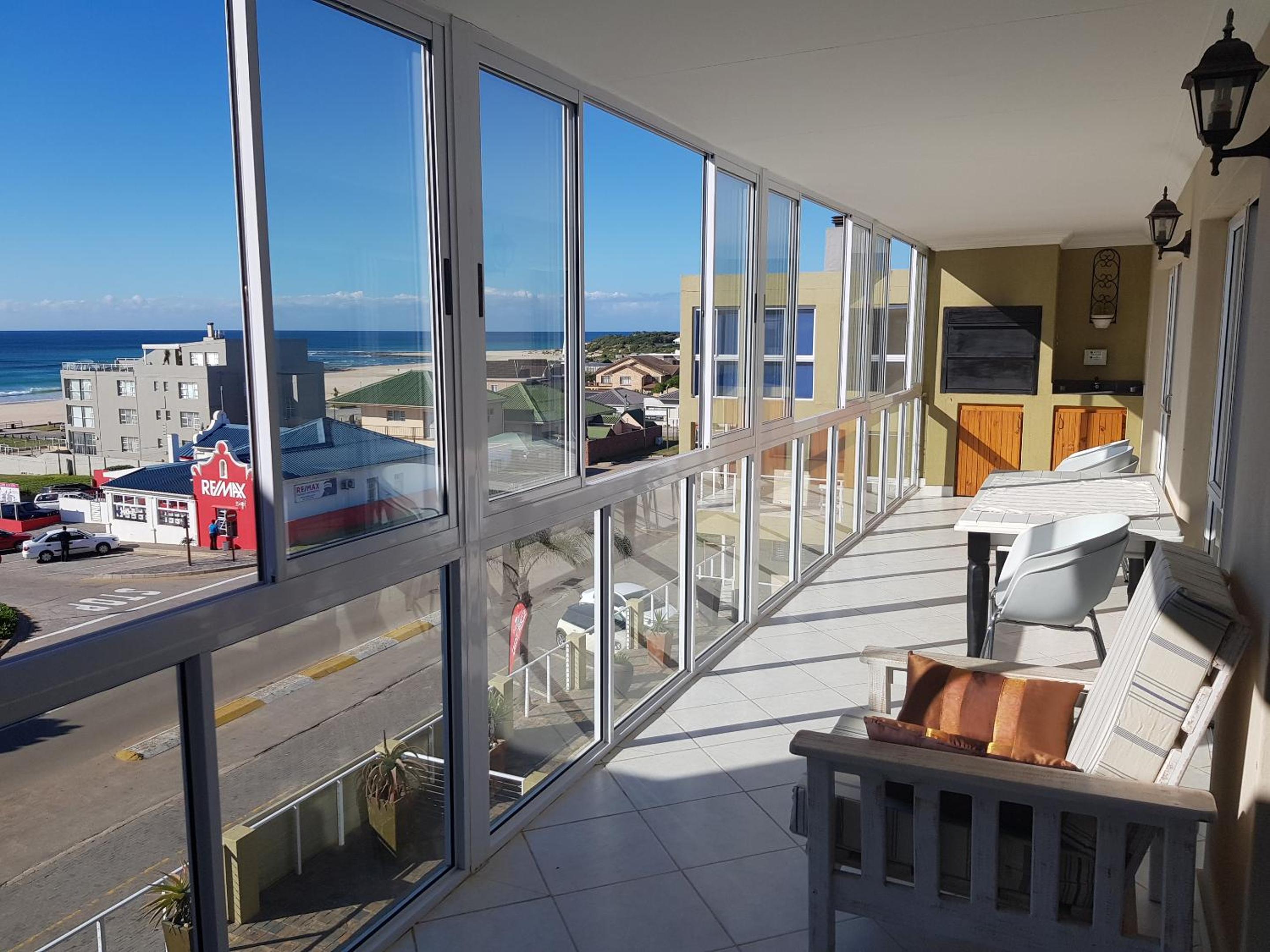 Main Beach Penthouse 6/14