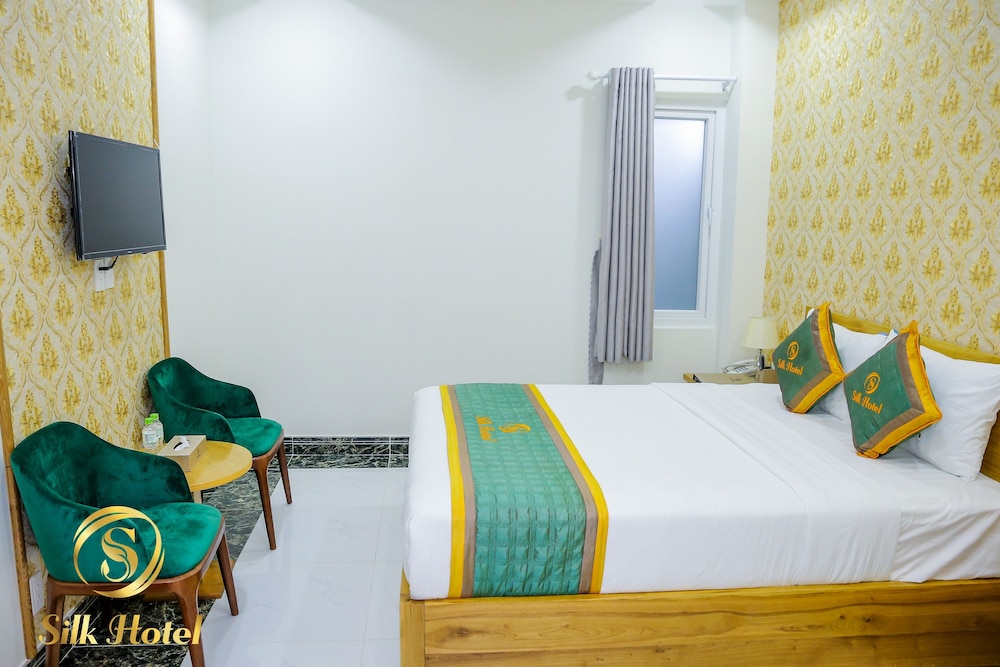RedDoorz Plus near Tan Son Nhat airport 2 21/50