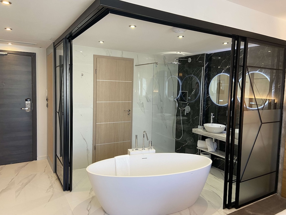Brit Hotel Paris Orly 37/43