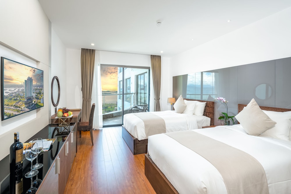 DELUXE, TWIN BEDS, BAY VIEW, BALCONY