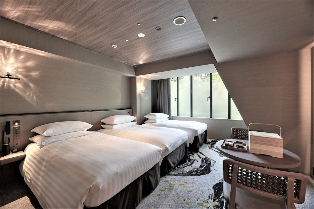 Premier Triple with Shower Booth