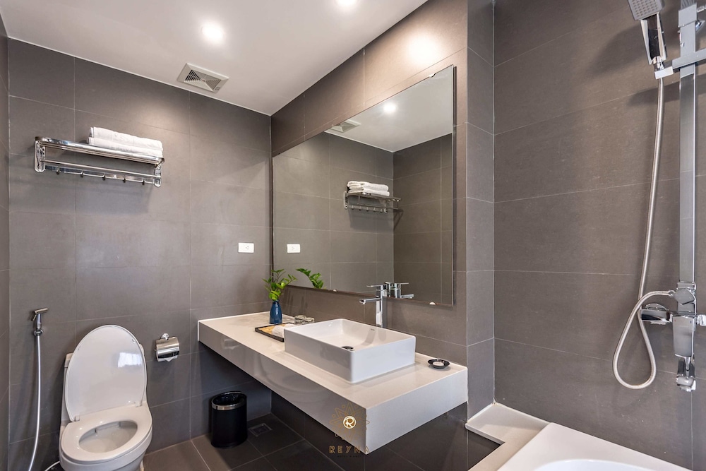 Reyna Hotel Hanoi 48/50