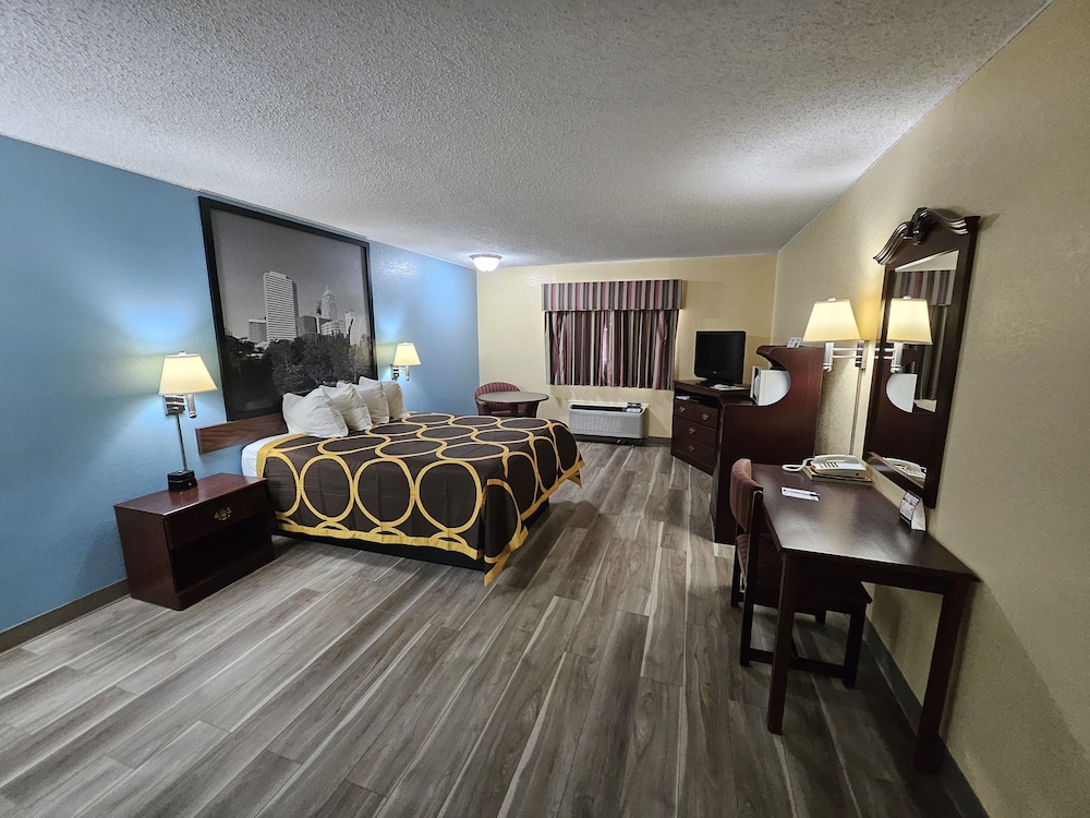 Super 8 By Wyndham Clinton 24/40