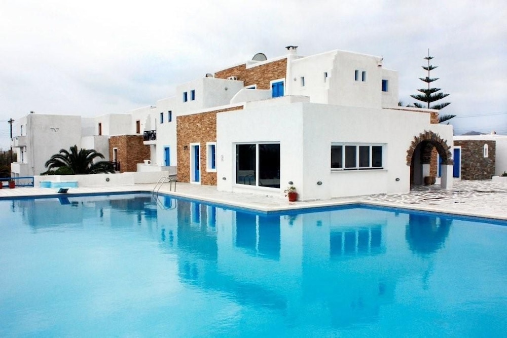 Naxos Holidays 3/64