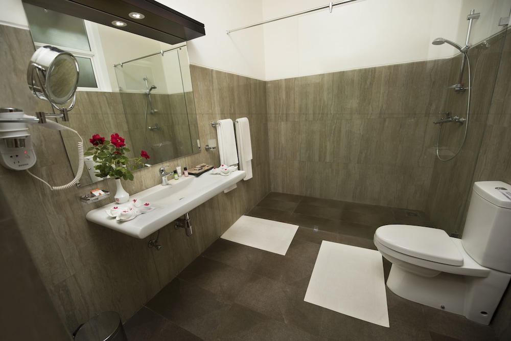 Mandara Rosen Hotel 62/64
