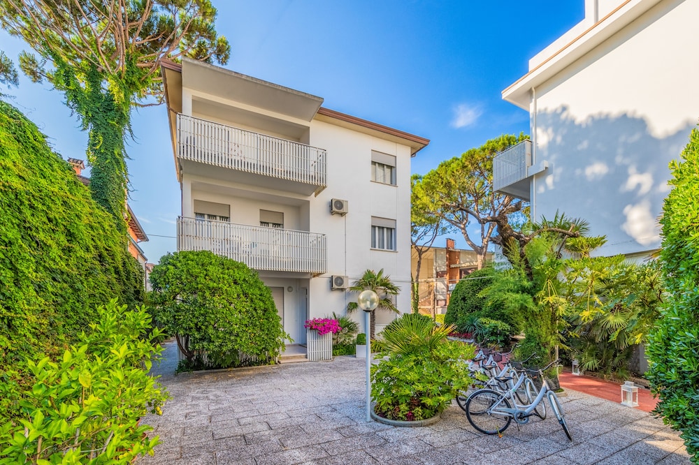 HOTEL PARIOLI 23/42